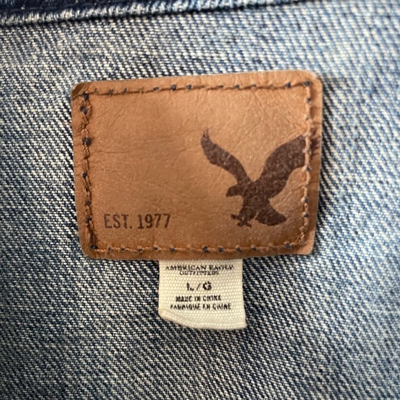 Short Waisted Denim Jacket / Blue Jean Jacket / American Eagle / L - Picture 3 of 3